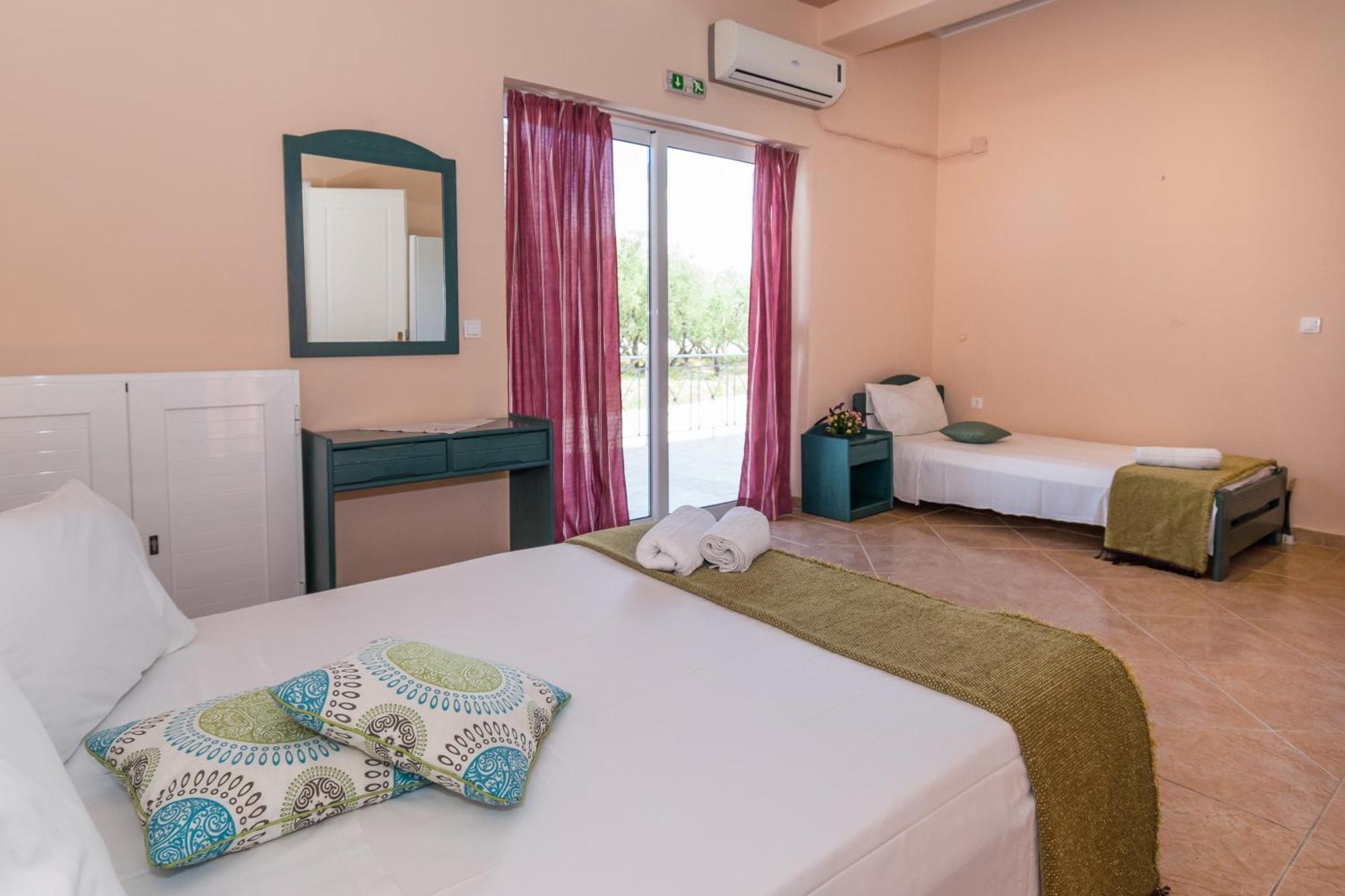 Grapevines Hotel Alykanas  Zimmer foto